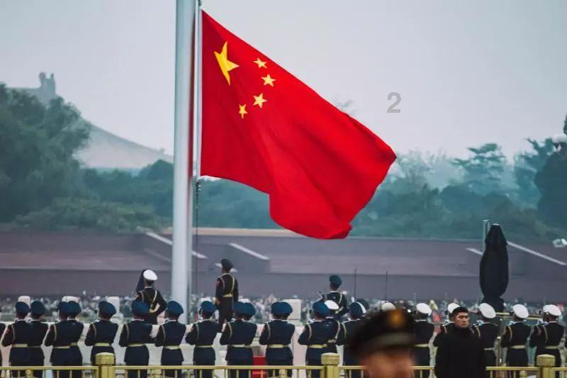 谜语：春来叶发待秋收(猜一字)。解释到位先采纳。